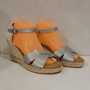 MAYPOL 3-1/2" WEDGE HEEL‎ SILVER LEATHER SANDALS (sz US 9 or EURO 40)